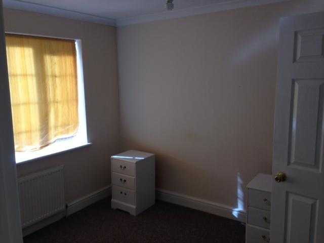 Flat To Let in Frimley, Camberley, Surrey
