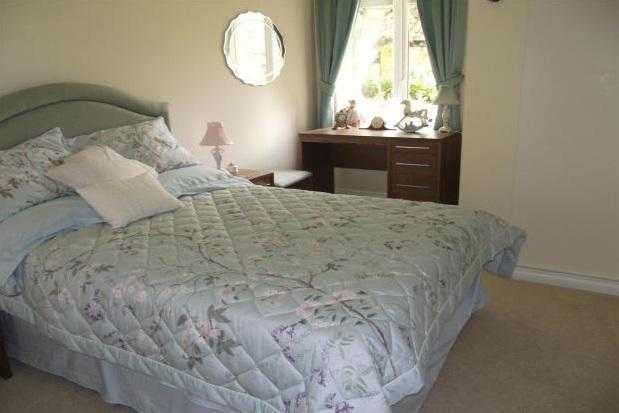 flat to let Madeira Avenue, Worthing