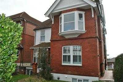 Flat to rent in Dorset Road, Bexhill (750 pcm)