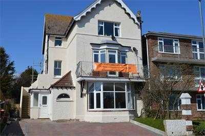 Flat to rent in Magdalen Road, Bexhill (850 pcm)