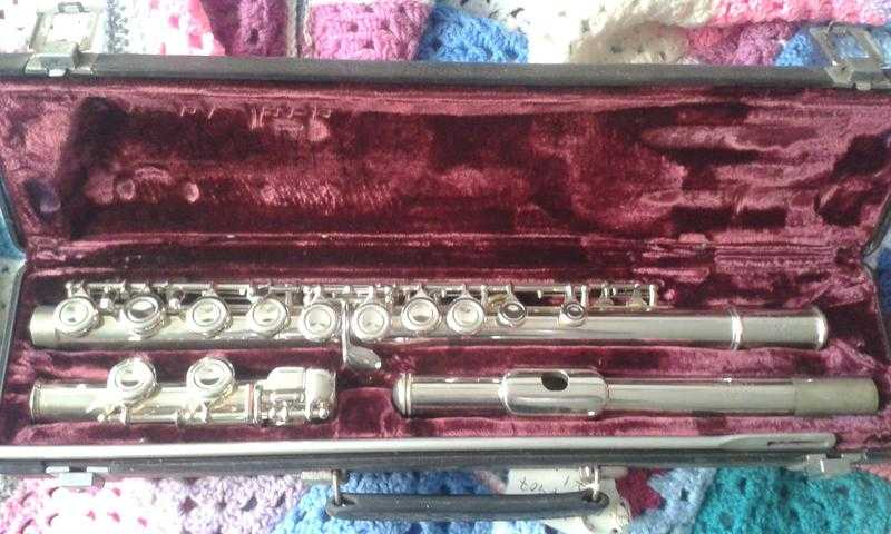 FLUTE Excellent condition Buffet Crampon 228 in hard case