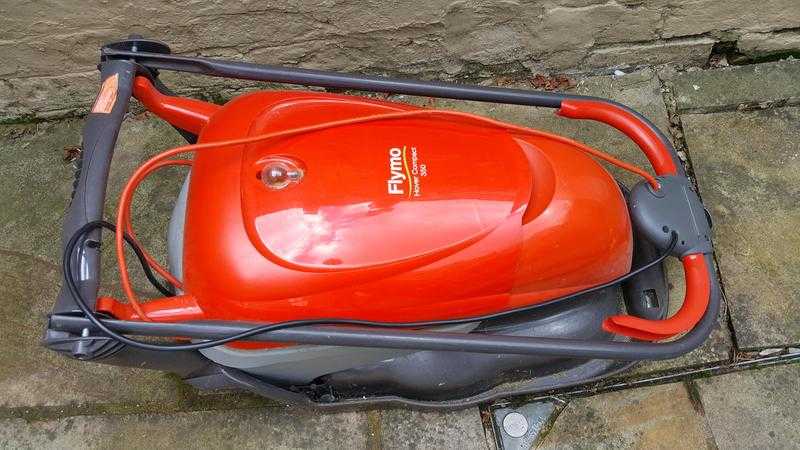 Flymo Hover Compact 350 with FREE Flymo strimmer