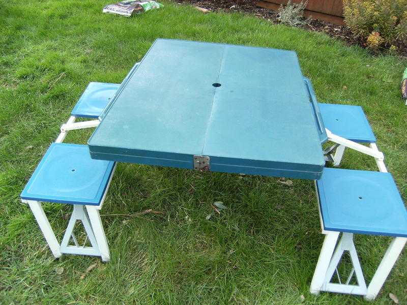 Fold up picnic table with 4 seats