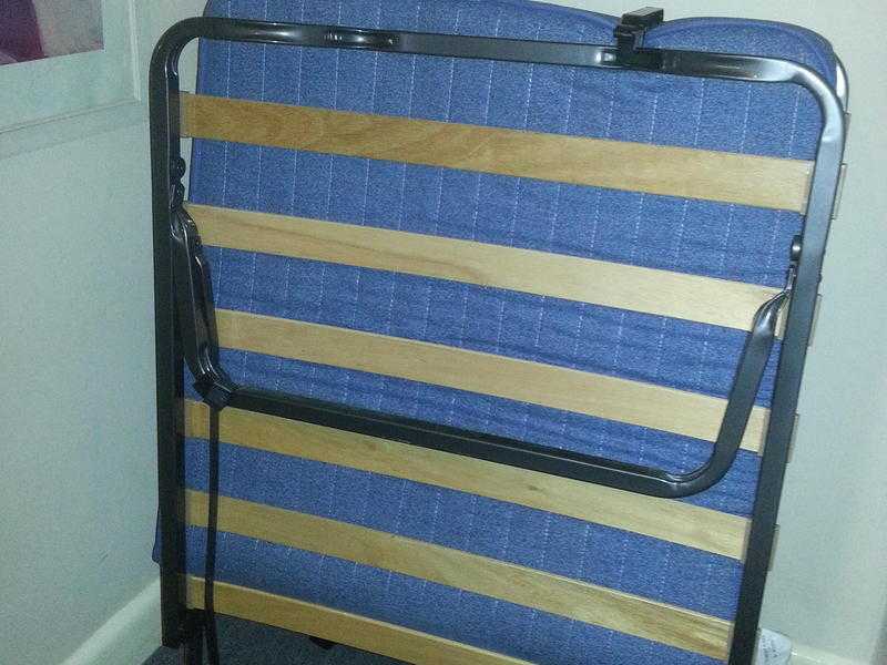 FOLD UP SINGLE BED