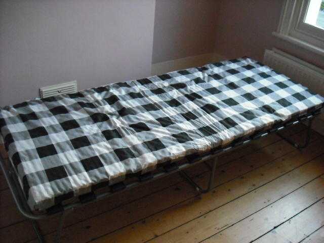 Fold up single bed