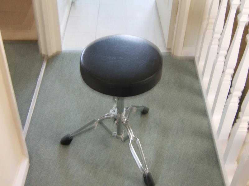 Foldable height adjustable drum stool