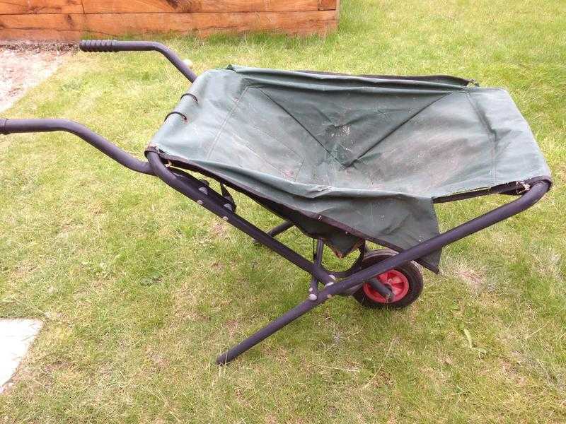 Foldable wheelbarrow