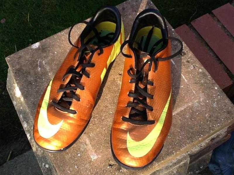 Football trainers, Nike, Size 4 (uk)