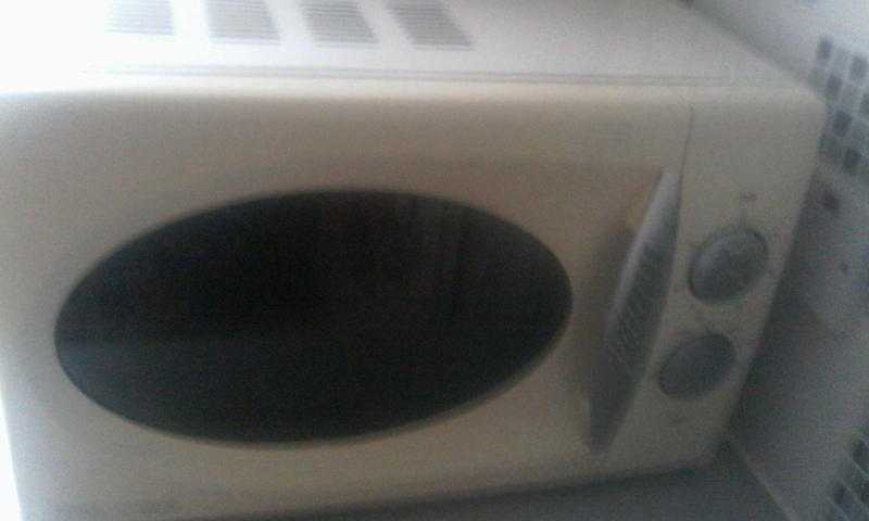 for quick sale cream microwave full working order