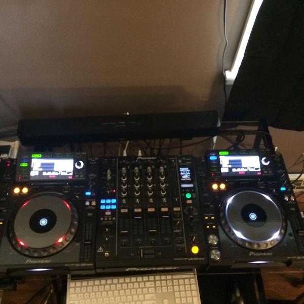 For sale 2x Pioneer CDJ-2000 Nexus plus 1 DJM-2000