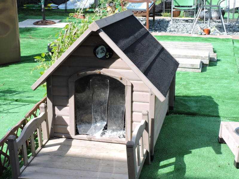 FOR SALE DOG KENNEL AND BALCONY