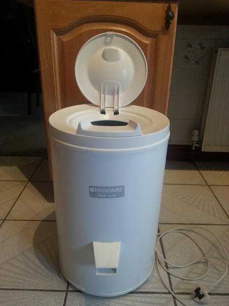 FOR SALE, IMMACULATE FRIGIDAIRE SPIN DRYER