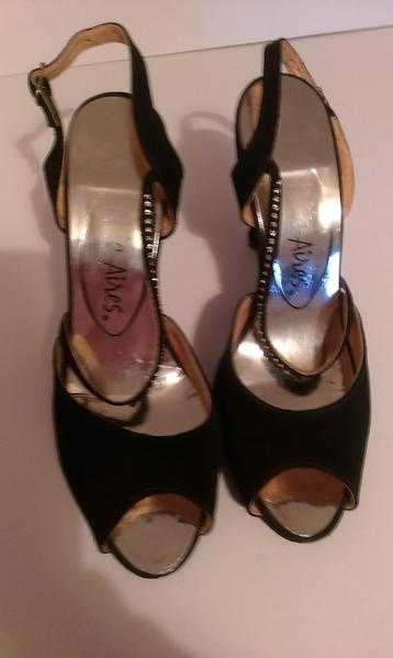 FOR SALE LADIES SIZE 4 EVENING SHOES