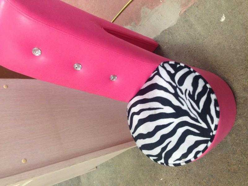 FOR SALE PINK STILLETO CHAIR WITH ZEBRA DESIGN DELIVERY AVAILABLE