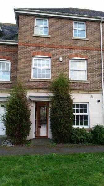 Four bed modern spacious house, garden parking spaces wifi fully furnished bexhill hastings area