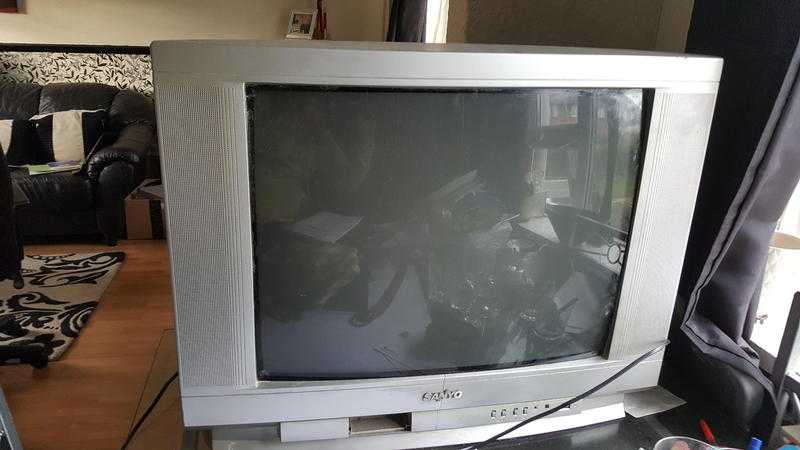 Free 21 inch TV  full working order free to collect with  remote included