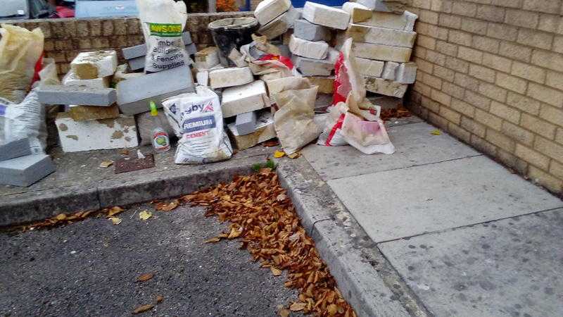 FREE BREEZE BLOCKS ,RUBBLE and PALLETS