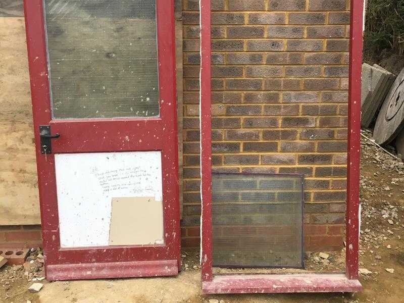 Free external door with frame and 5 lever lock