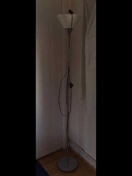 FREE FREESTANDING LIGHT