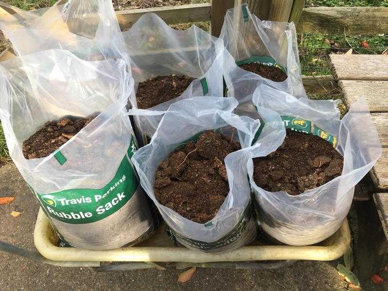 Free Range Chicken Manure - Ready to use 2 a sack