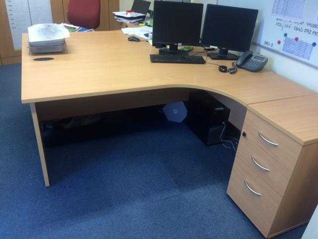 FREE Set of 6 matching office desks and drawers - EXCELLENT CONDITION