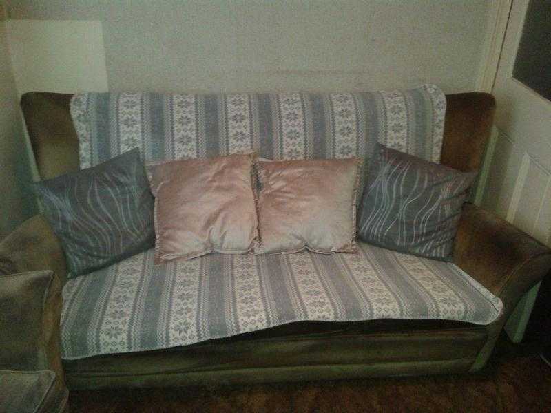 FREE Sofa. Suite. Will split if you just want Sofa. Buyer collects. PO2