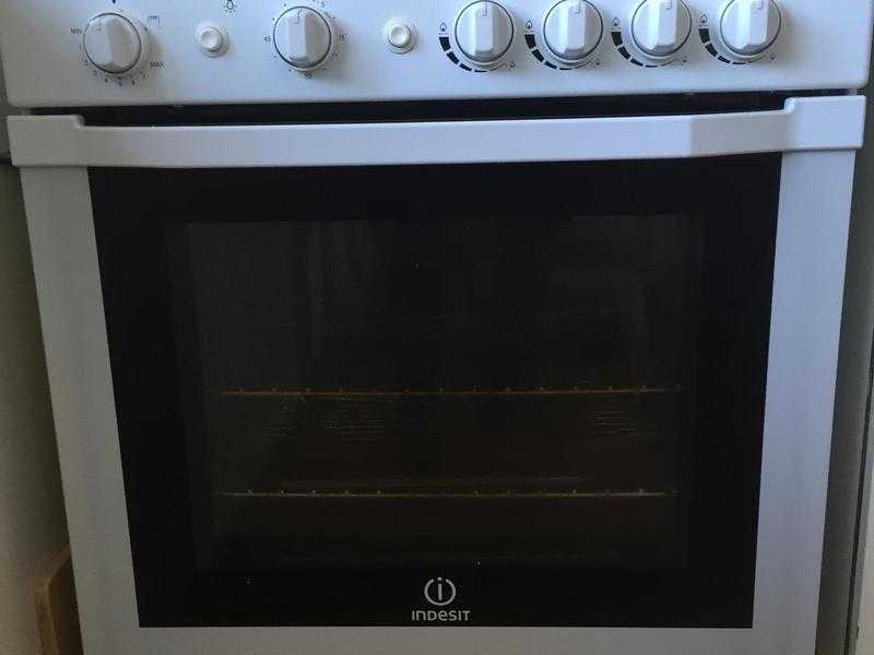 Free standing gas cooker