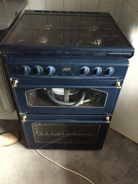 Free standing gas cooker