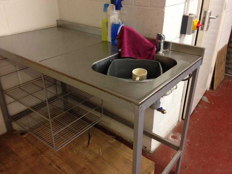 Free standing stainless steel kitchen sink with left hand drainer to include waste but no tap