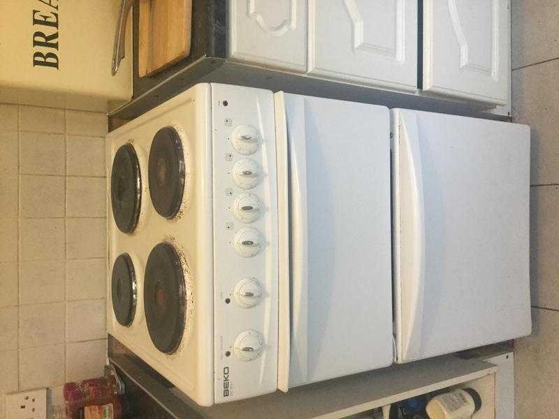 Free White cooker with oven and grill