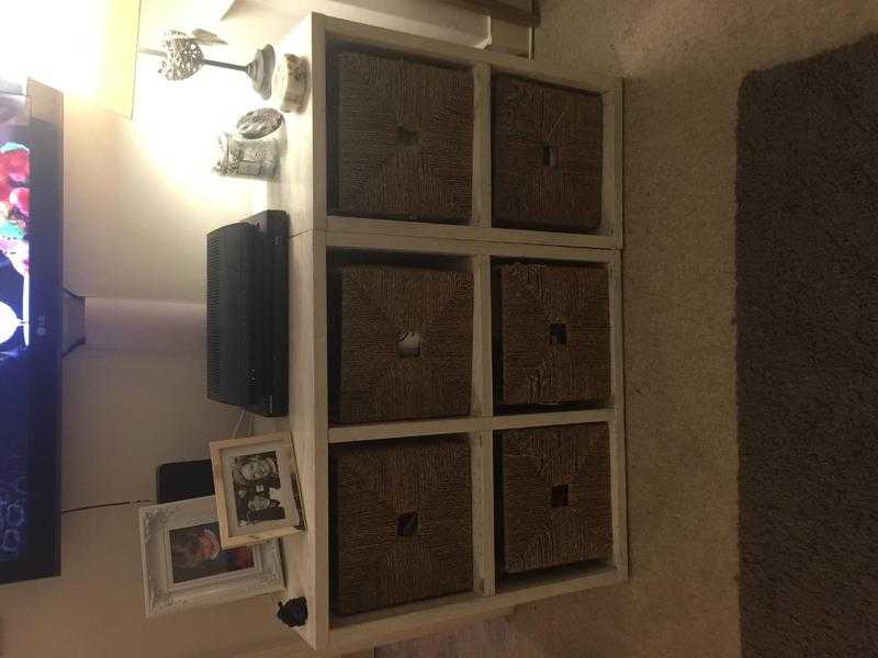 Free. Wicker basket unit, set of 4 and 2. Or both together.