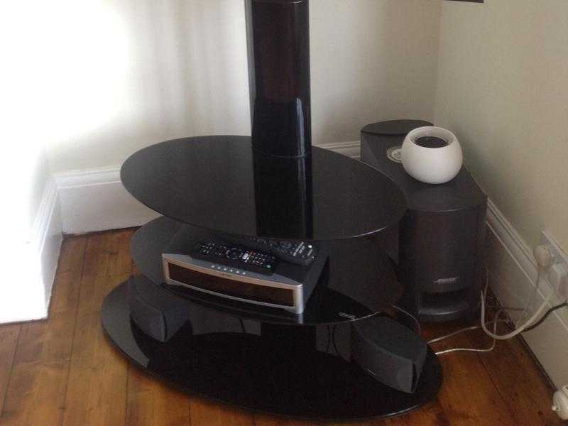 Freestanding television stand