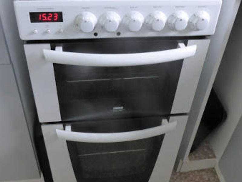 Freestanding Zanussi Electric Cooker.