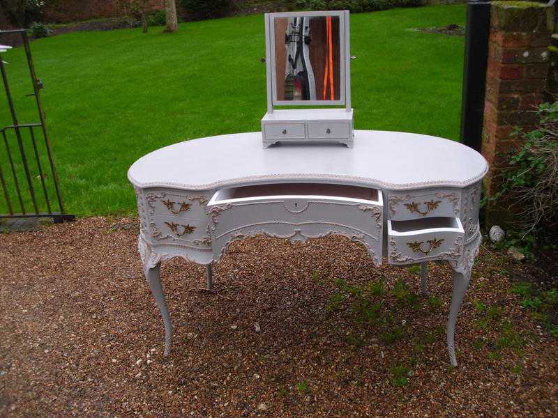 French style dressing table