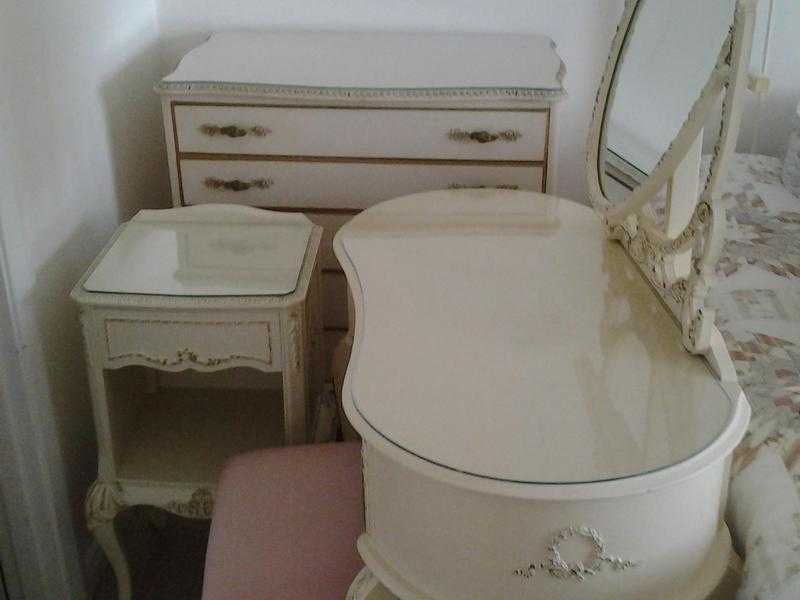 French style dressing table and stool, chest of drawers and bedside table