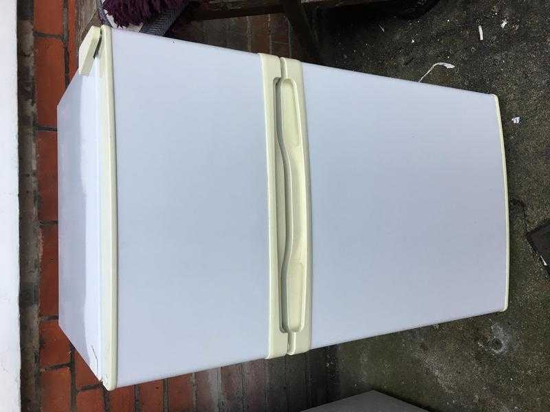 Fridge freezer 500 mm under counter