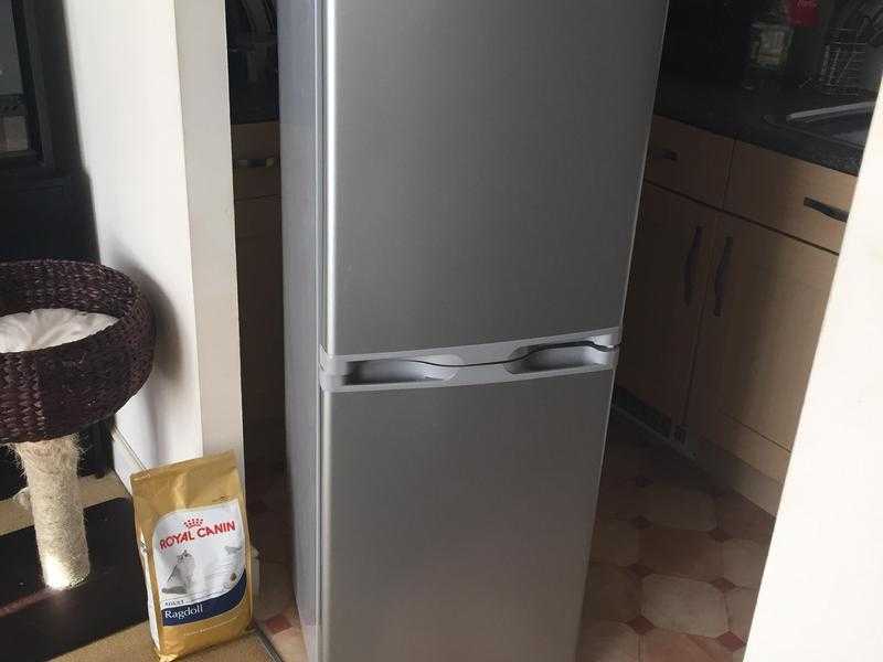 Fridge freezer excellent condition fully working