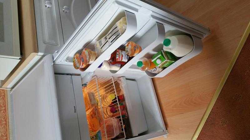 Fridge freezer hotpoint under counter in good condition only 30
