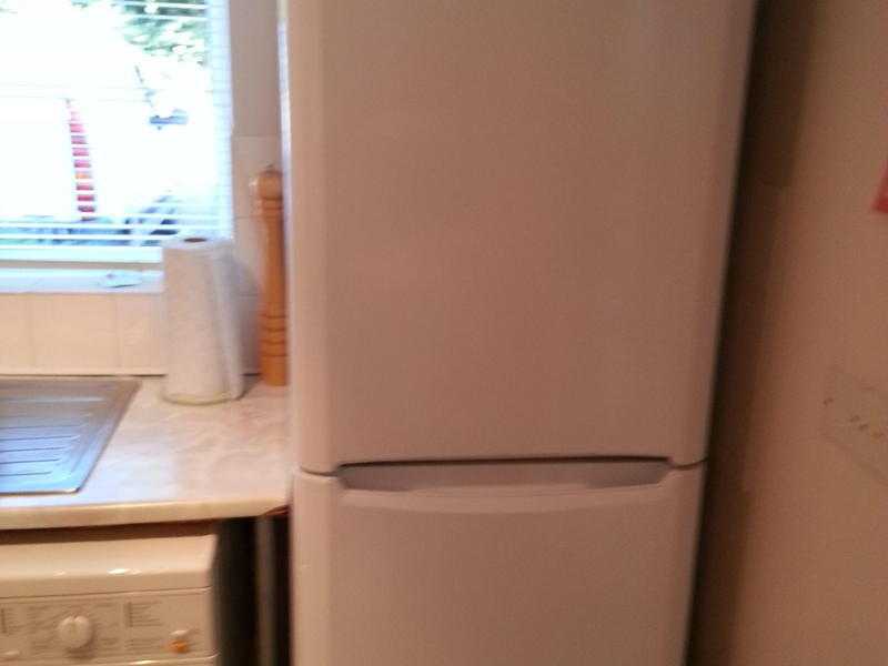 Fridge freezer Indesit