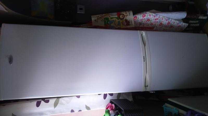 Fridge freezer whirlpool 7ft tall freestanding in white