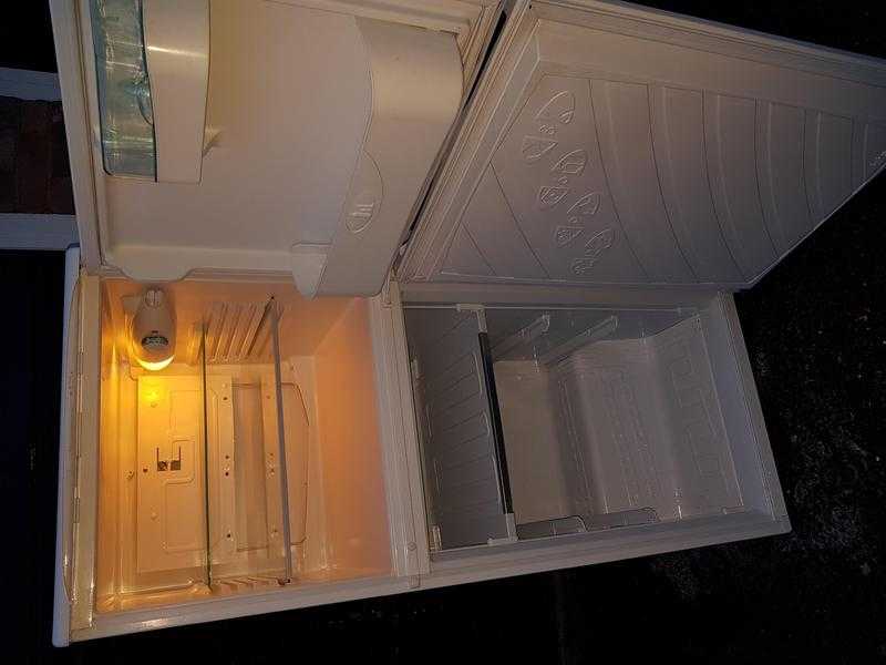 fridge freezer(delivery available)