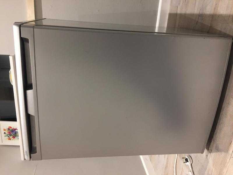 Fridge under counter