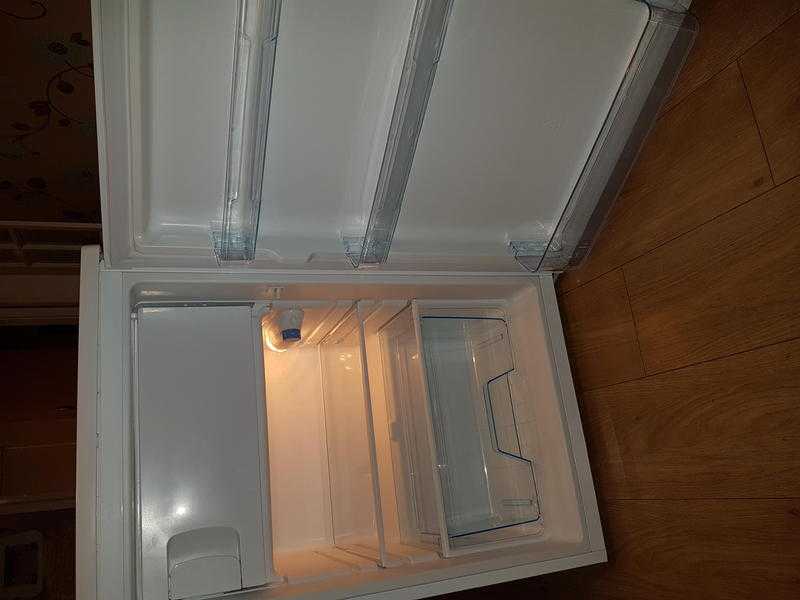 fridge undercounter,like new.can deliver