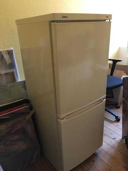 FridgeFreezer Lec ET3505W