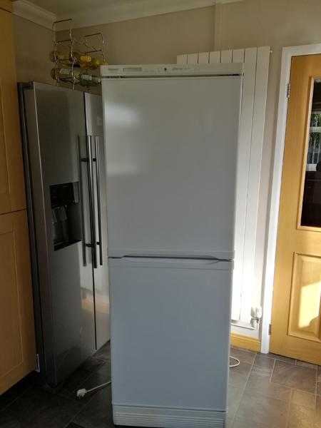 Frost free fridgefreezer