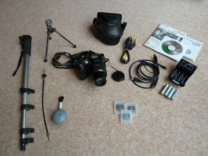 FUJIFILM FINEPIX S7000 6.3MP DIGITAL CAMERA (BLACK) IN EXCELLENT CONDITION ONLY SELLING AS UPGRADING