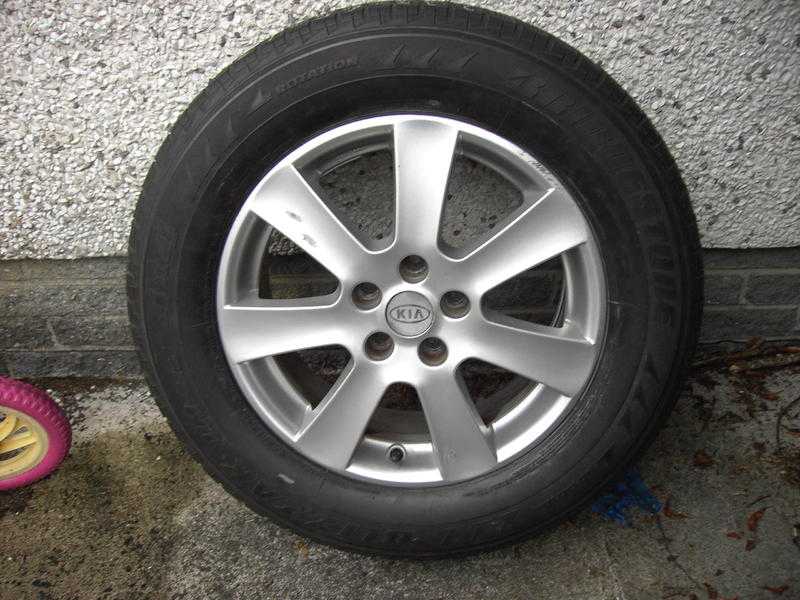 FULL SIZE ALLOY and BRIDGESTONE TYRE, 235 65 R17, BOTH USED, CAME FROM a KIA SORENTO 7 SEATER