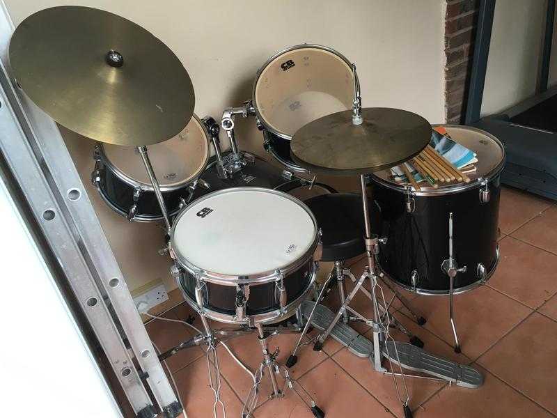 Full size drum kit