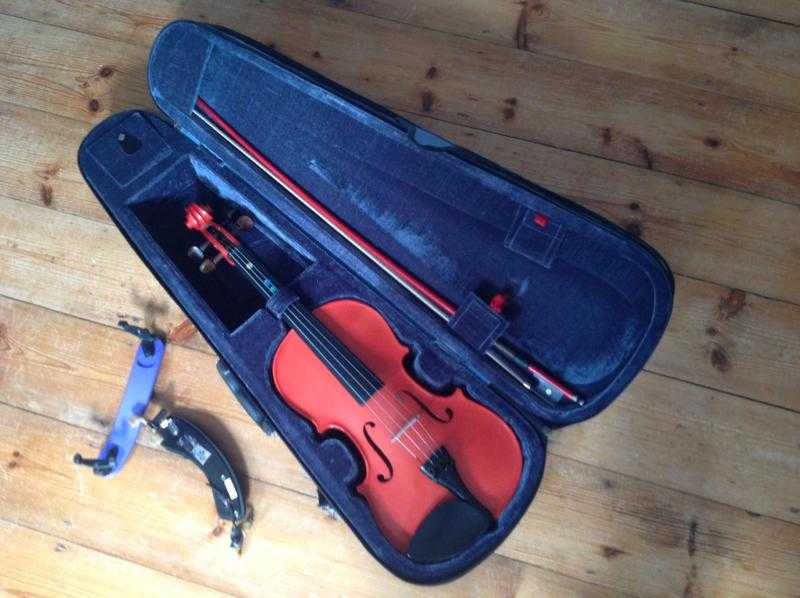 Full size violin, shoulder rest, bow, case  tutorials amp CDs, v. Good condition