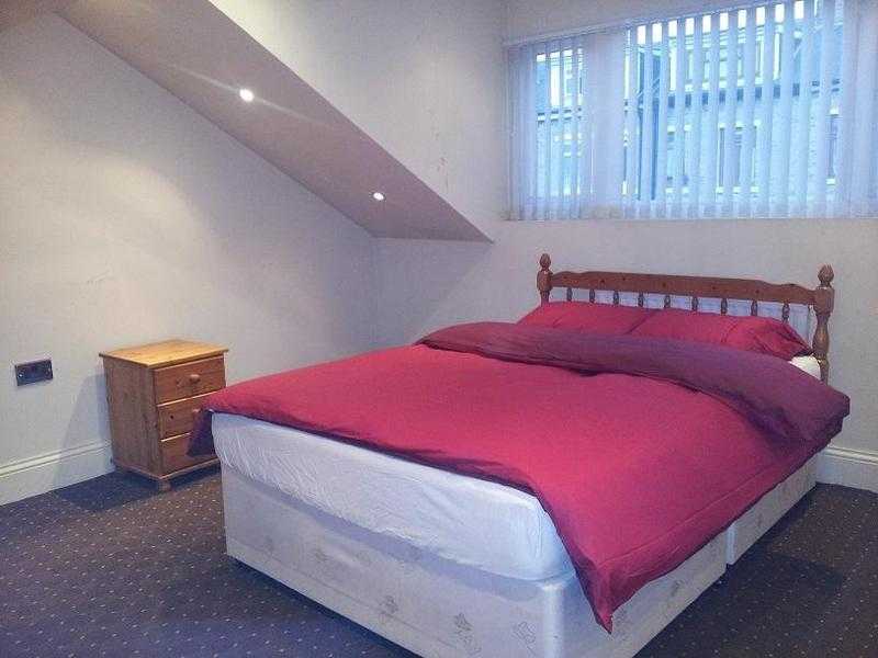 Fully furnished double room available in a great BD8 city centre location house share.